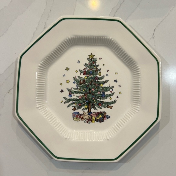 Nikko Christmastime Dinner Plate Octagonal 10 Inch Christmas Tree Made i… - Picture 1 of 7